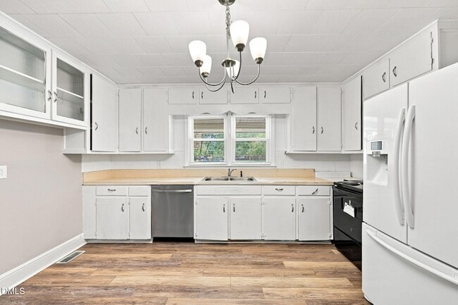 Building Photo - 1305 Erwin Rd
