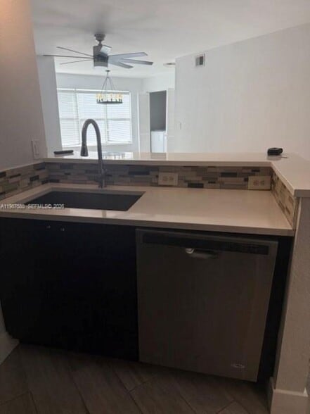 Building Photo - 565 Vista Isles Dr