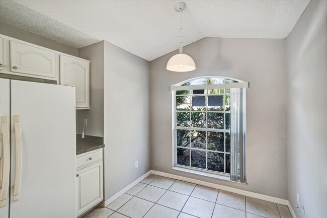 Building Photo - 1033 Lake Davenport Blvd