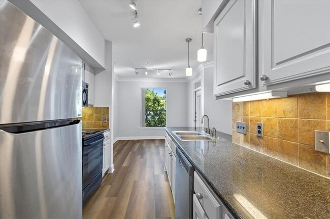 Building Photo - 7701 Rialto Blvd