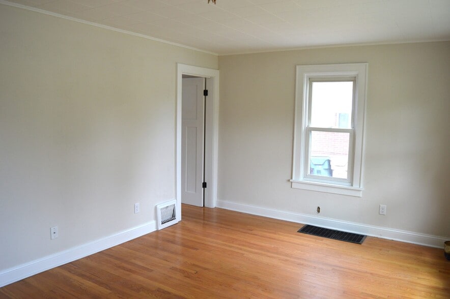Building Photo - 1612 Packers Ave