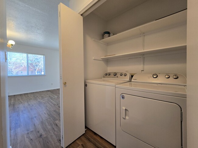 Building Photo - 1300 Iris St