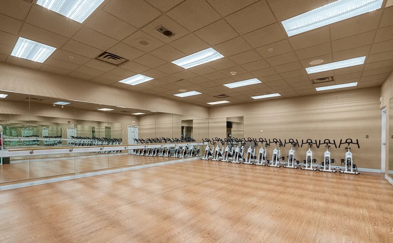 Building Photo - 4311 Camelot Cir