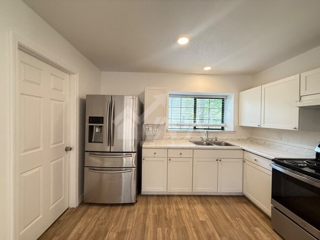 Building Photo - 10038 Raven Field Dr