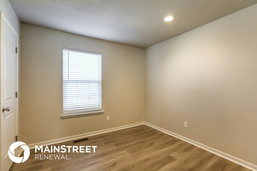 Building Photo - 1111 Hampton Dr
