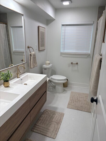 Full Bathroom with Tub - 3527 Hillside Dr