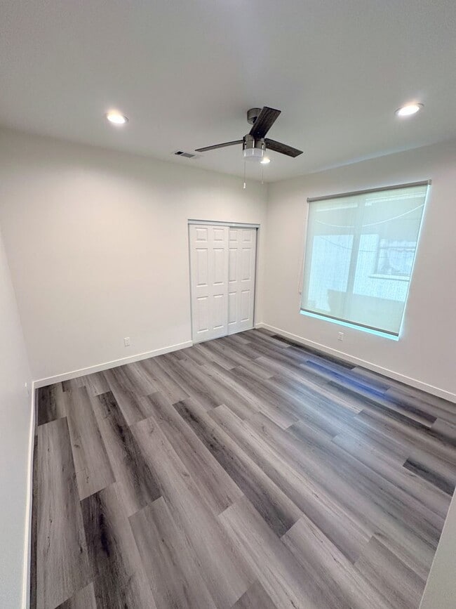Building Photo - Spacious 3bd/2ba detached REAR home/unit i...