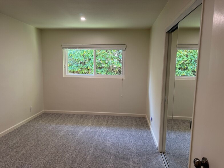 Building Photo - 486 Vaquero Ln