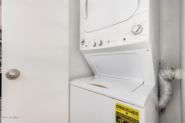 Building Photo - 6550 N 47th Ave