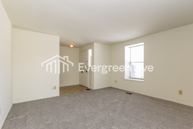 Building Photo - 5839 Troy Villa Blvd