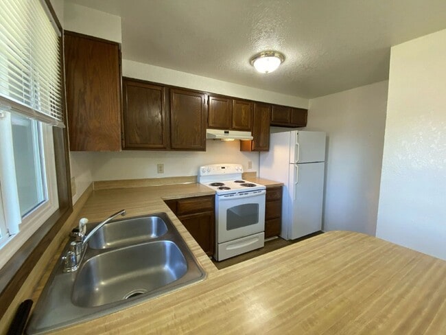 Building Photo - 152 NE Atkinson Ct