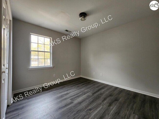 Building Photo - 617 Parkside Cir