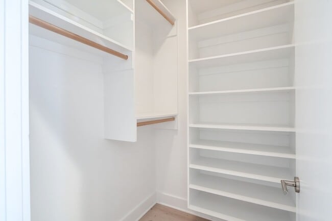 Building Photo - Northern Liberties Townhome with Parking