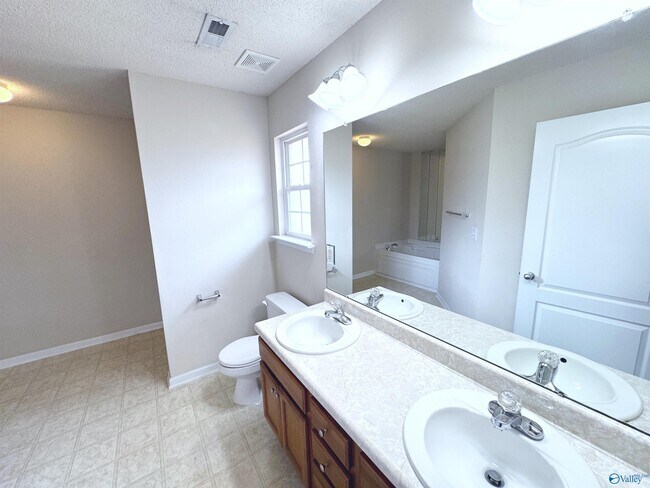 Building Photo - 120 Clover Ridge Dr