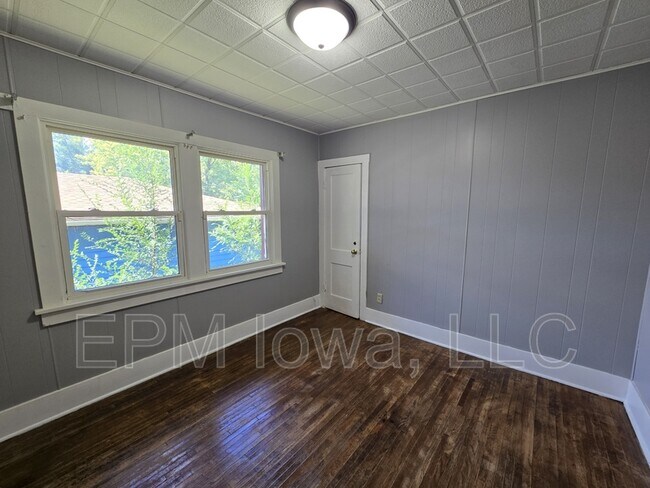 Building Photo - 543 Sumner St
