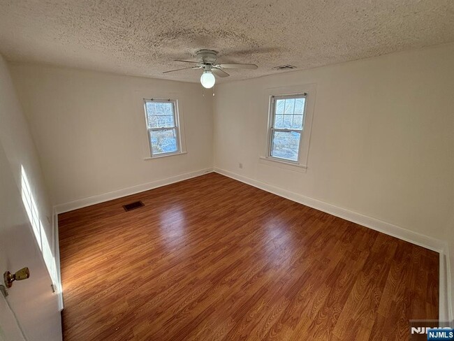 Building Photo - 86 Ringwood Ave