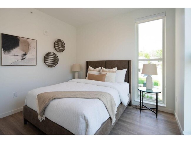 Building Photo - 7 West Dr