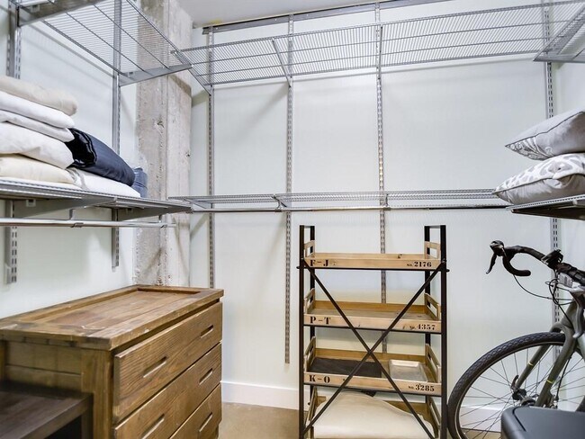 Building Photo - 710 Colorado St