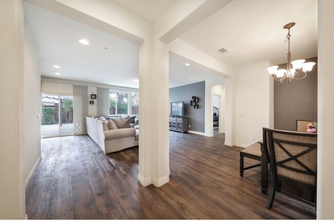 Building Photo - 5900 Warren Ridge Dr