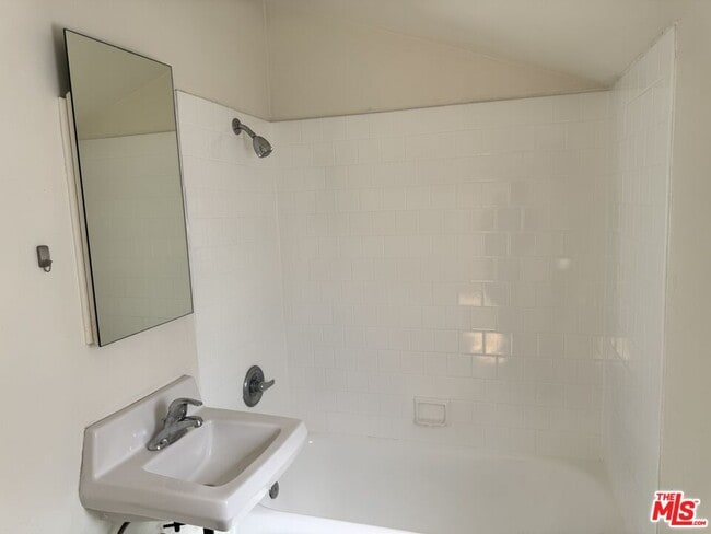 Building Photo - 409 N Monterey St