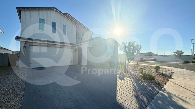 Building Photo - 145 E Mint Ln