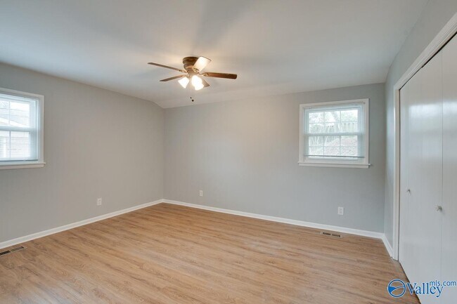 Building Photo - 9802 Dolphin Dr