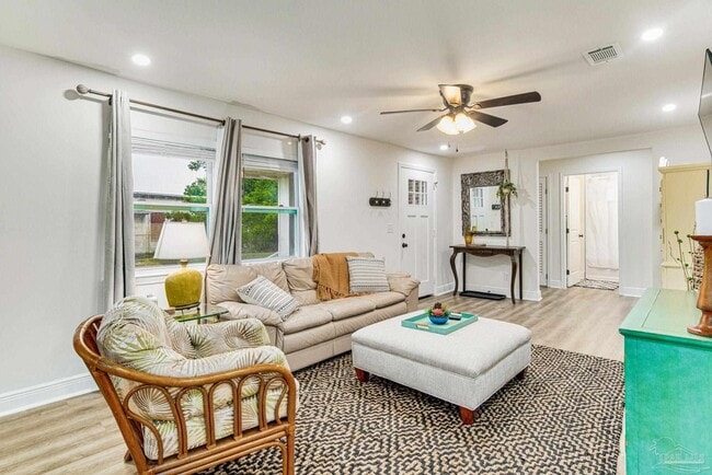 Building Photo - 814 W Gonzalez St