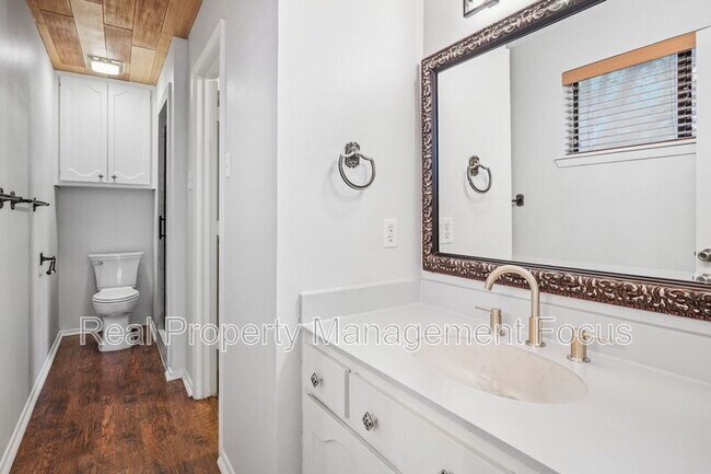 Building Photo - 2029 Whippoorwill Ln