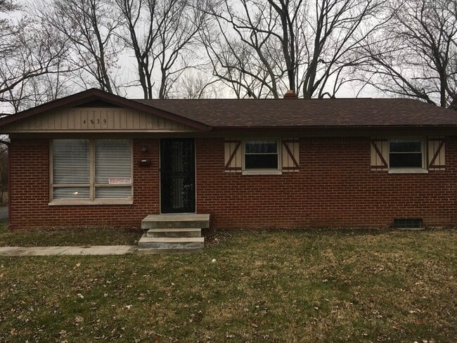 Building Photo - 4839 N Kenmore Rd