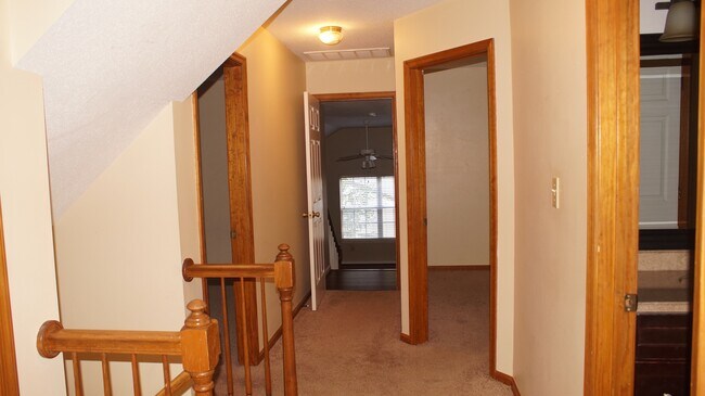 Building Photo - 1221 Clearwater Ln