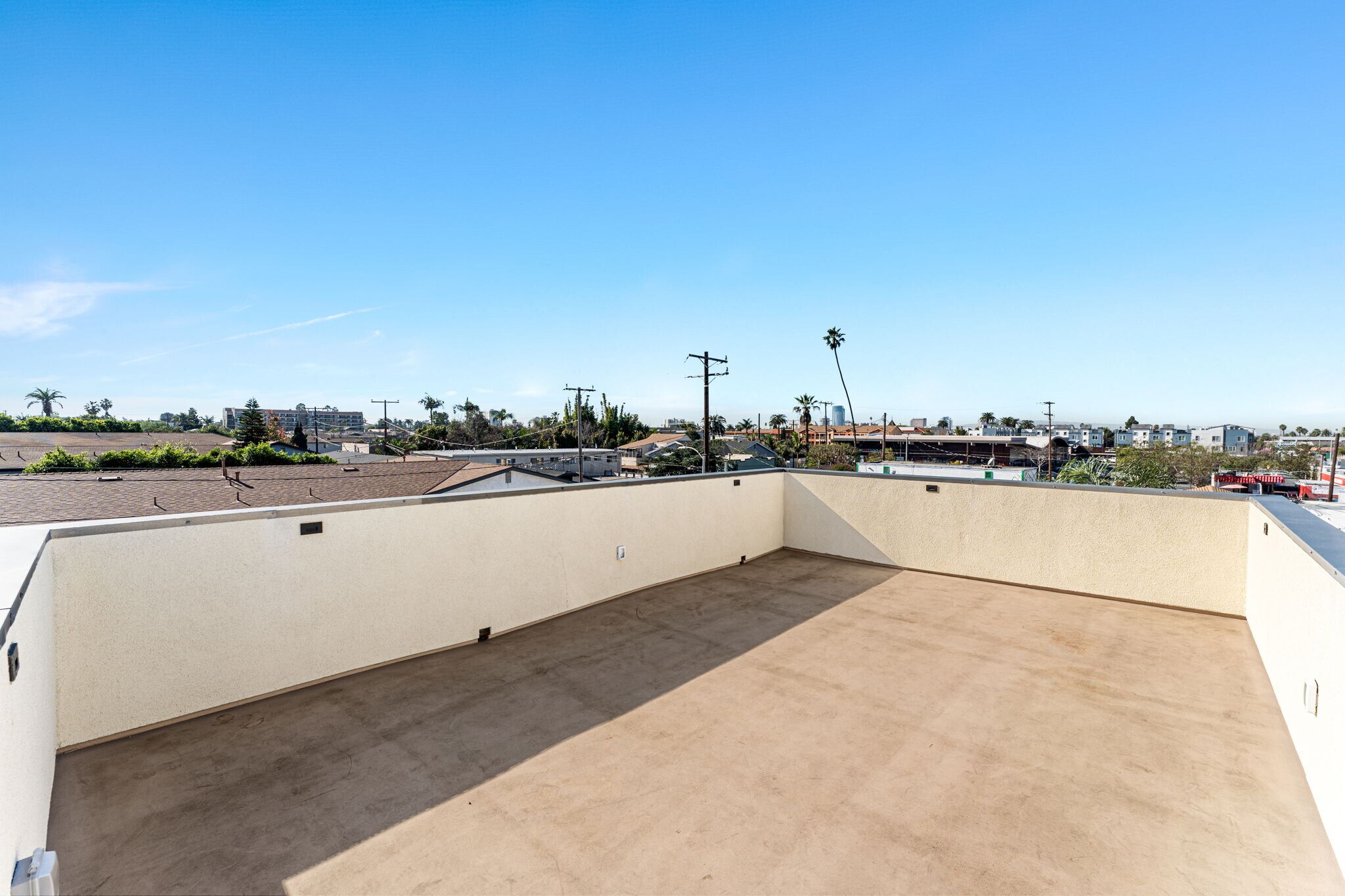 Building Photo - 2430 E 7th St