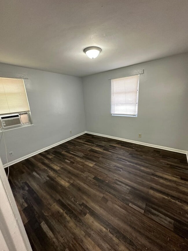 Building Photo - 2020 Palafox St