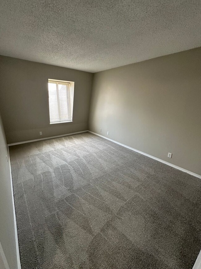 Building Photo - 2BD/1.5BA Townhouse located in Germantown!