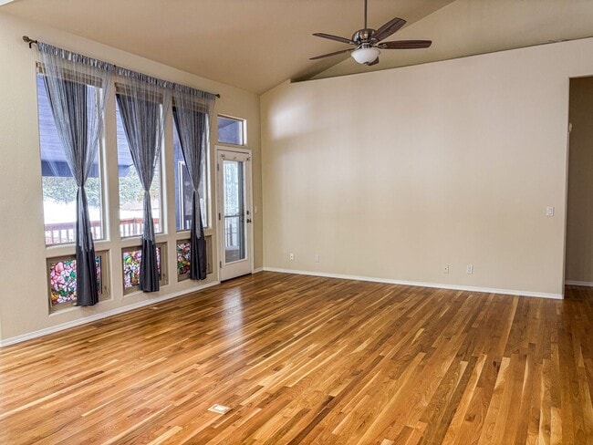 Building Photo - Spacious 4-bedroom, 3-bathroom home located in the Deer Run neighborhood