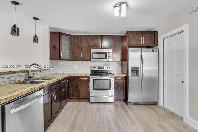 Building Photo - 7463 SW 164th Ave