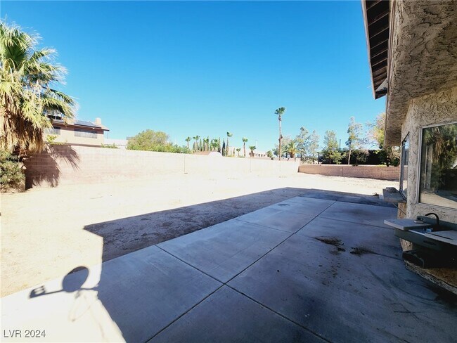 Building Photo - 3565 S Calmosa St