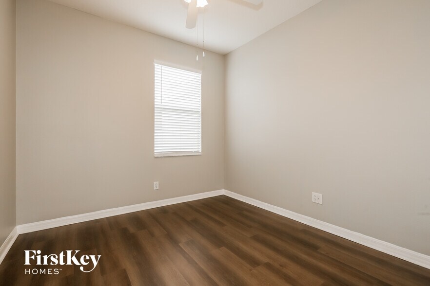 Building Photo - 9409 Laurel Ledge Dr