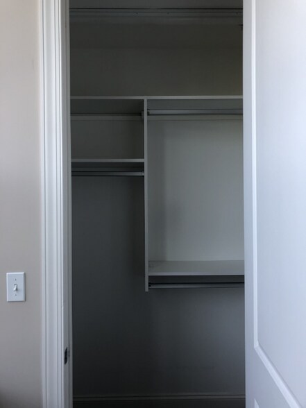 Building Photo - 373 Spencer St