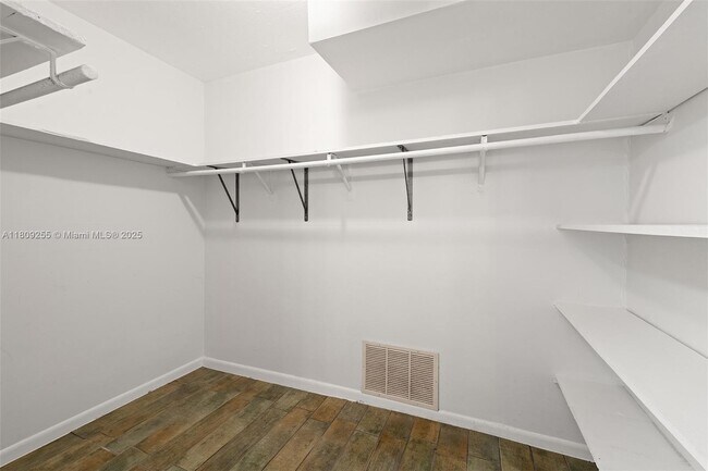 Building Photo - 2350 NE 135th St