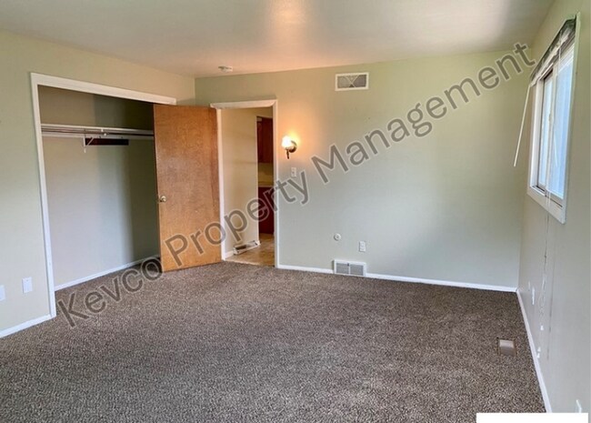 Building Photo - Awesome Four Bedroom Home by CSU Campus!