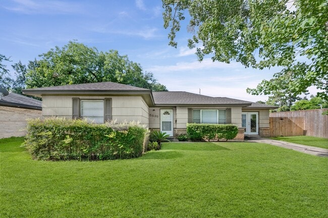 Primary Photo - 5532 Meadow Creek Ln