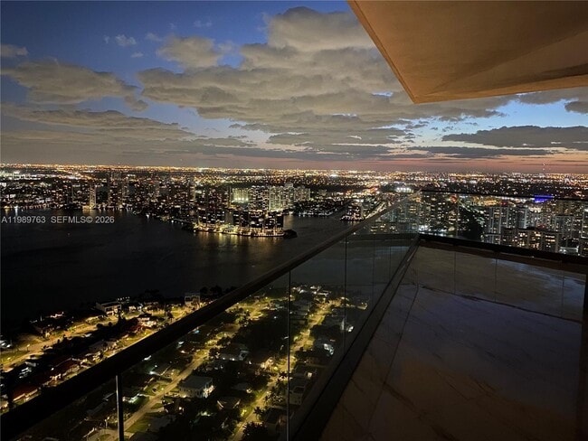 Building Photo - 18975 Collins Ave