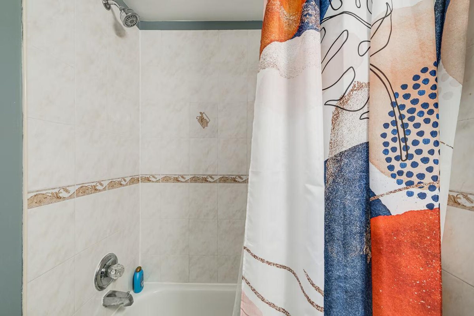 Building Photo - 450a Condon Terrace SE