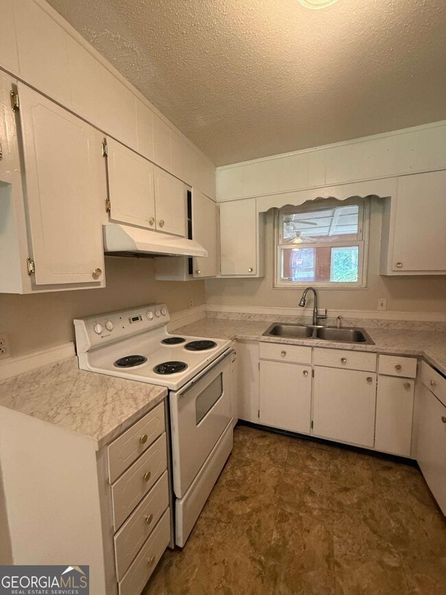 Building Photo - 814 Kelly Dr