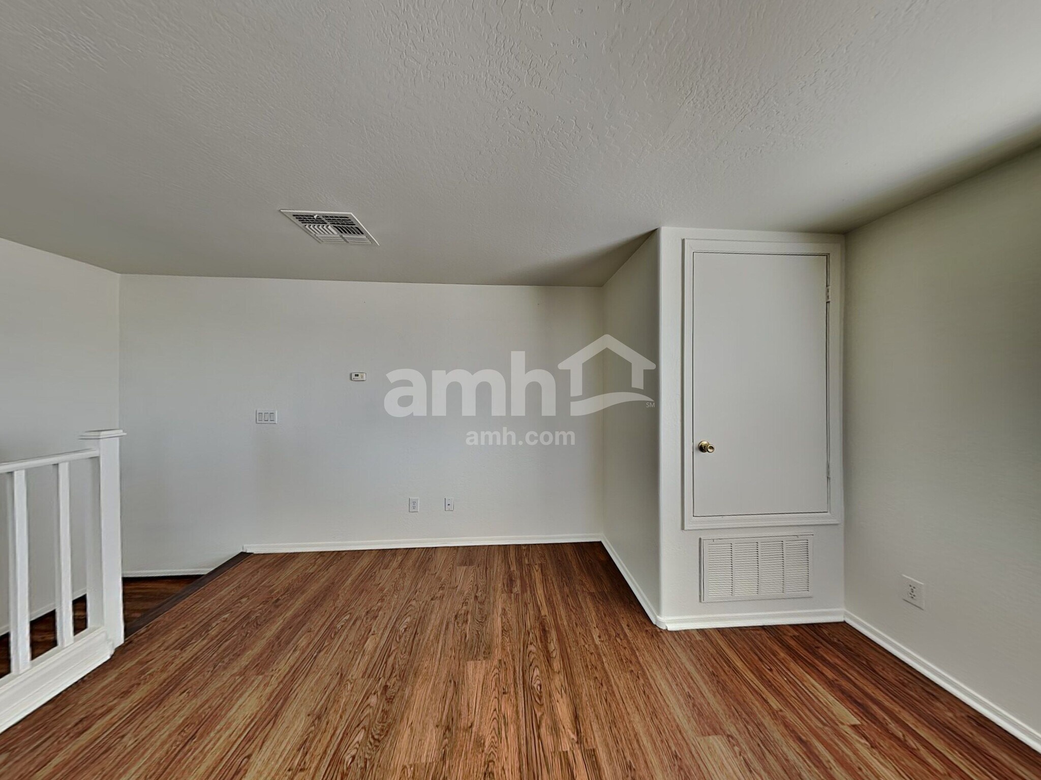 Building Photo - 5211 W Warner St