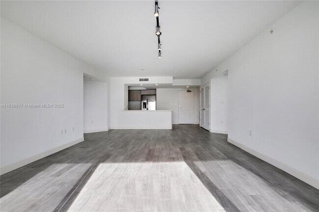 Building Photo - 1500 Bay Rd