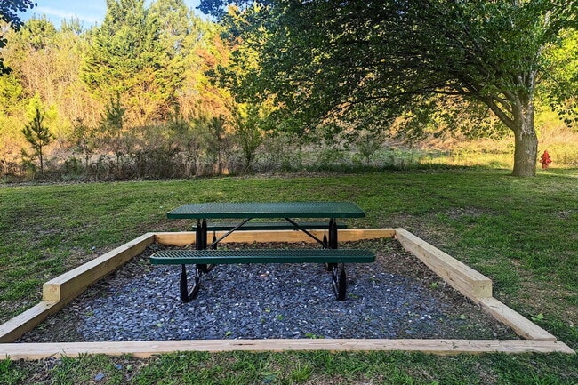 Building Photo - Move In Special: $300 OFF Rent + NO Admin Fee + 1/2 OFF Deposit