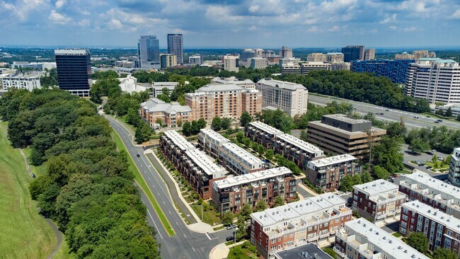Building Photo - Luxury Reston Rental