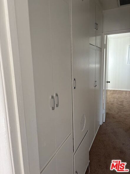 Building Photo - 818 E Nutwood St