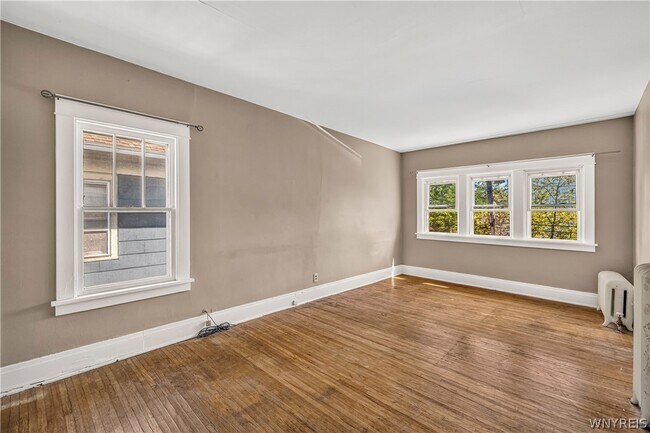 Building Photo - 41 Crestwood Ave